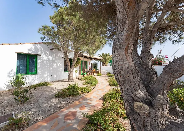 坎普拉尼娅卡萨乡村酒店 *